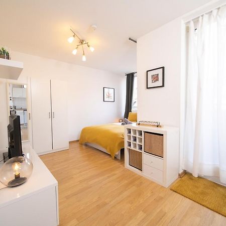 Studio Shiny - Zentral Mit Balkon - Messe - Kueche نيوس المظهر الخارجي الصورة